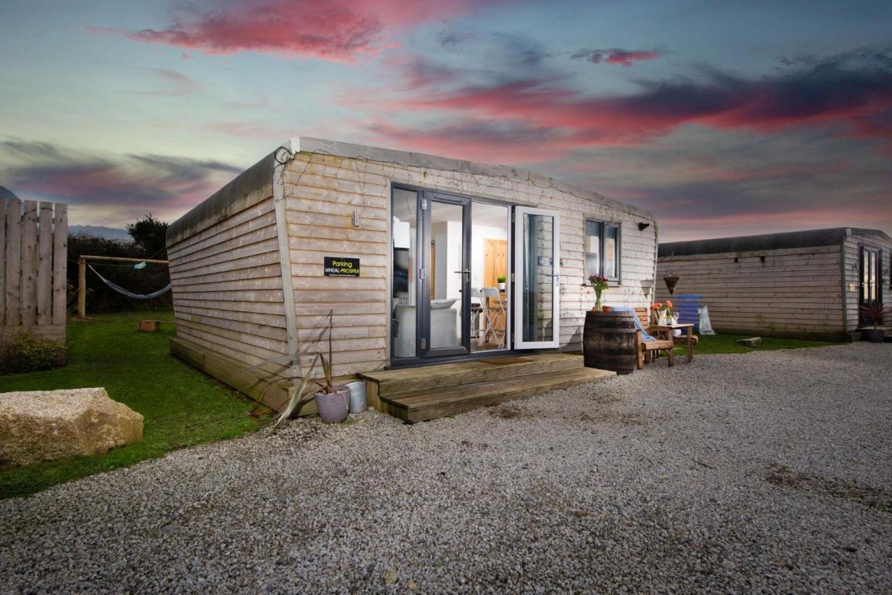 Wheal Prosper- Beautifully Fitted Wooden Lodge Helston Cornwall Exterior photo